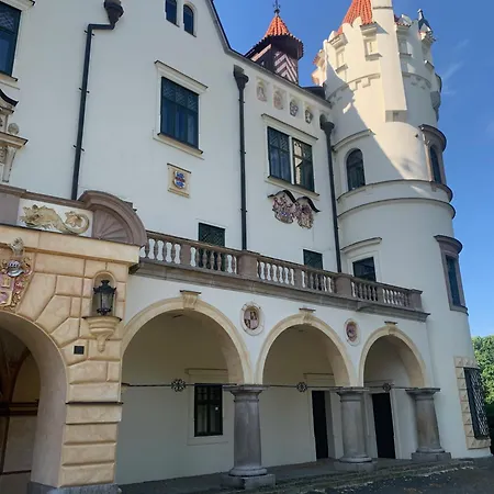 公寓 Zamek Žinkovy